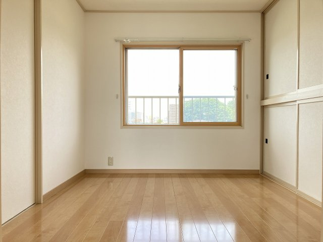 山本ビルの洋室