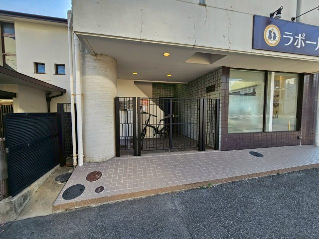 フォーライフ御影のエントランス