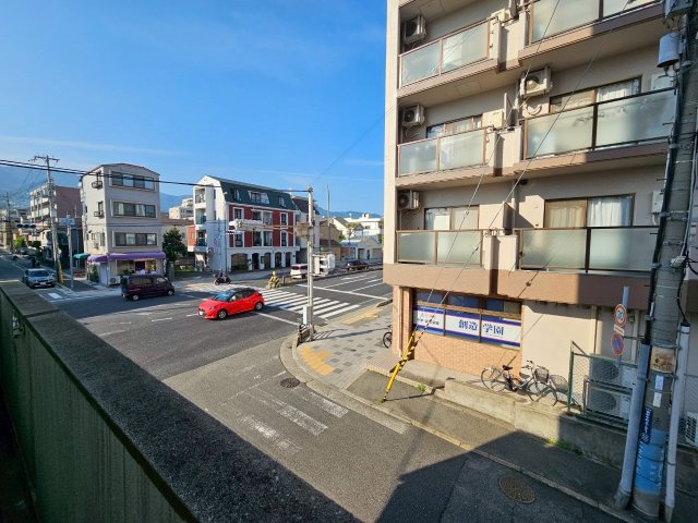 フォーライフ御影の駐車場