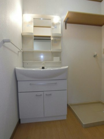菊池郡菊陽町花立１丁目のアパートの洗面所|スペースが確保できる洗面所です