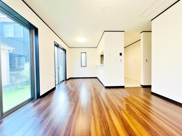 横浜市瀬谷区橋戸三丁目戸建②の居間・リビング