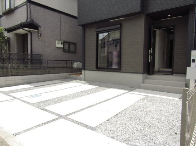 草加市青柳6丁目 新築分譲住宅 2号棟の駐車場