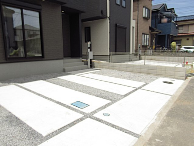 草加市青柳6丁目 新築分譲住宅 2号棟の駐車場
