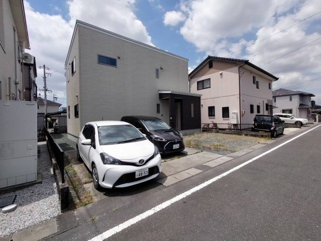 浜松市浜名区西美薗の中古一戸建の前面道路含む現地写真