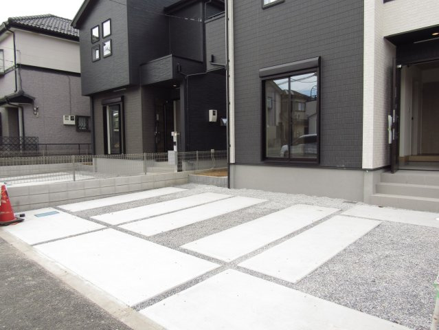 草加市青柳6丁目 新築分譲住宅 1号棟の駐車場