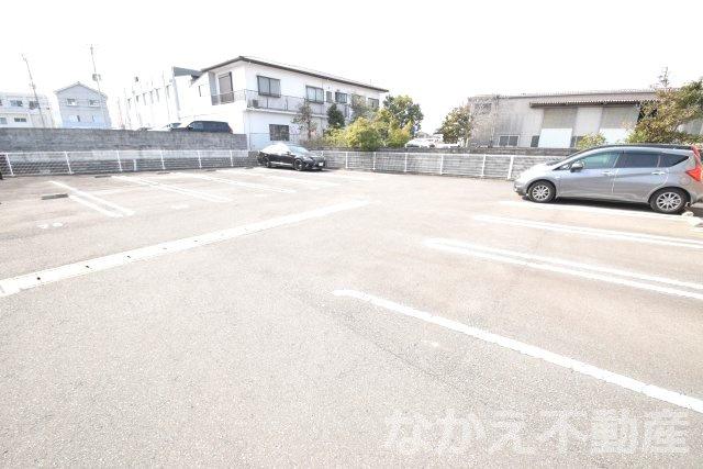 【駐車場】 | 駐車場があるので、車を買う予定の方も安心です