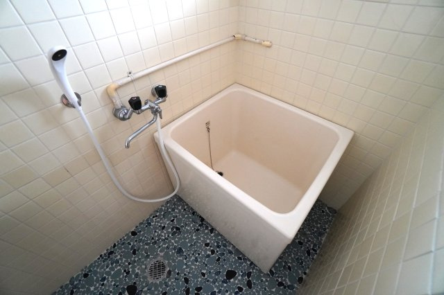 吉村ビルの浴室|お風呂で日々の疲れを落としましょう