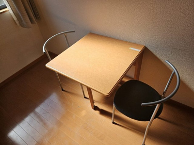 【居間・リビング】 | レオパレスＷＥＳＴＧＡＴＴＥＲ | 机・椅子