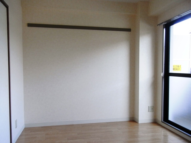 ピースフル本山の洋室