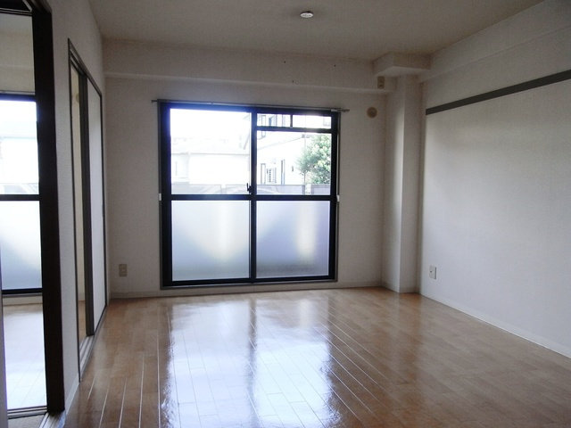 ピースフル本山の居間・リビング