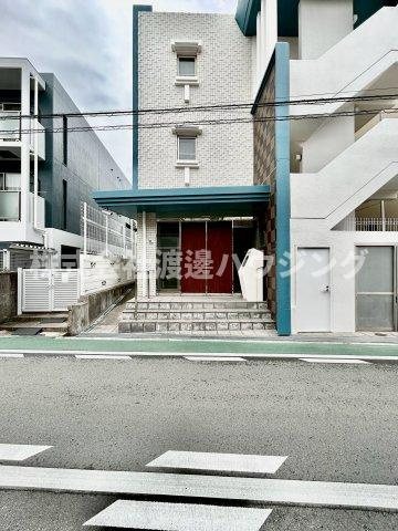 サクセス緑地公園のエントランス