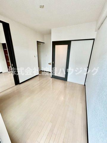 サクセス緑地公園の居間・リビング