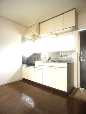 【キッチン】 | ドミールタナカⅢ | 便利な吊戸棚が付いています♪