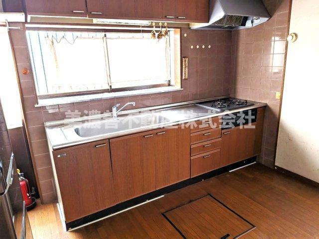 ６５２７８　瑞穂市本田中古戸建のキッチン