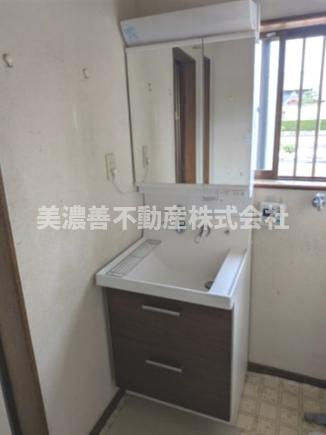 ６５２７８　瑞穂市本田中古戸建の独立洗面台
