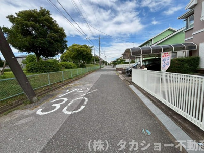【前面道路含む現地写真】 | 木更津市八幡台6丁目　中古戸建 | 前面道路含む現地写真です