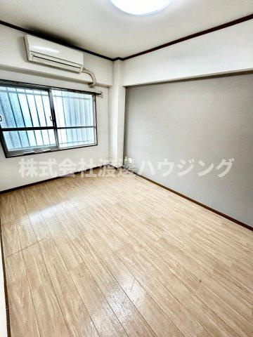 第1マンション寺直の寝室