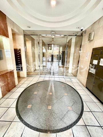 プルミエール江坂のエントランス