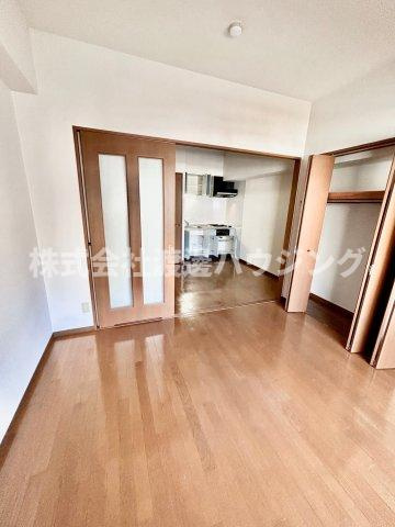 プルミエール江坂の寝室