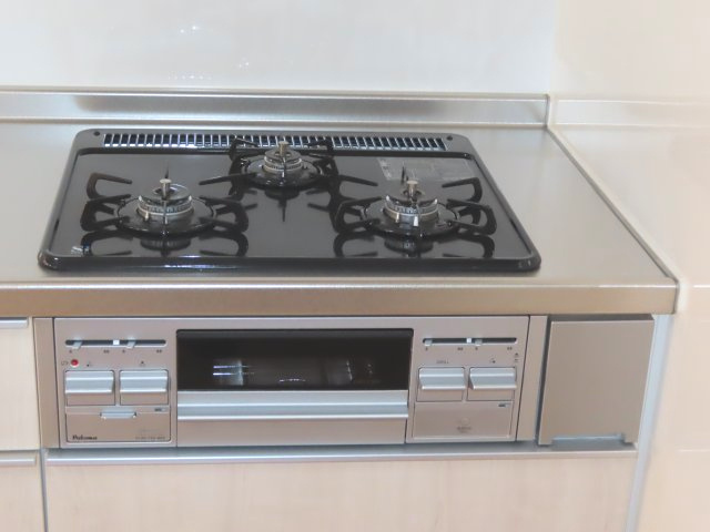 北見市高砂町１２番３号　中古売家のキッチン|ガスコンロ（都市ガス）