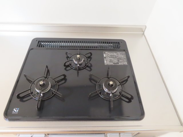 【キッチン】 | 北見市高砂町１２番３号　中古売家 | ガスコンロ３個口