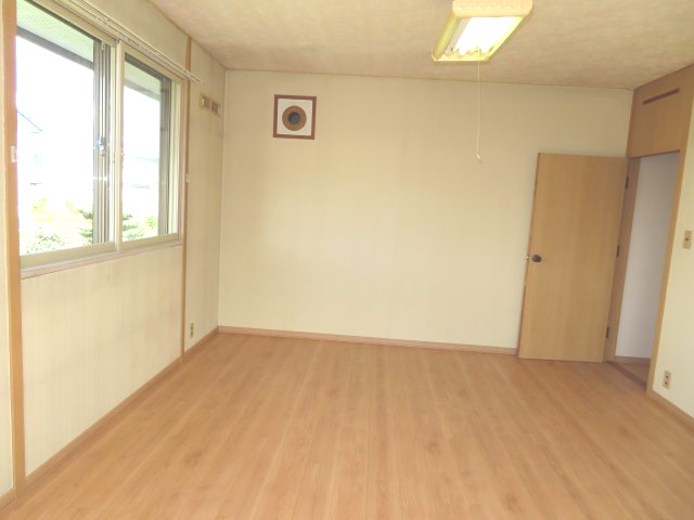 北見市高砂町１２番３号　中古売家の洋室