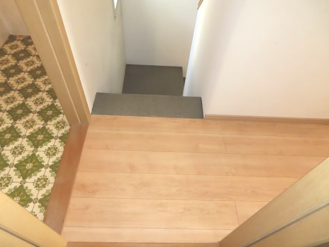 【その他共用部分】 | 北見市高砂町１２番３号　中古売家 | 階段