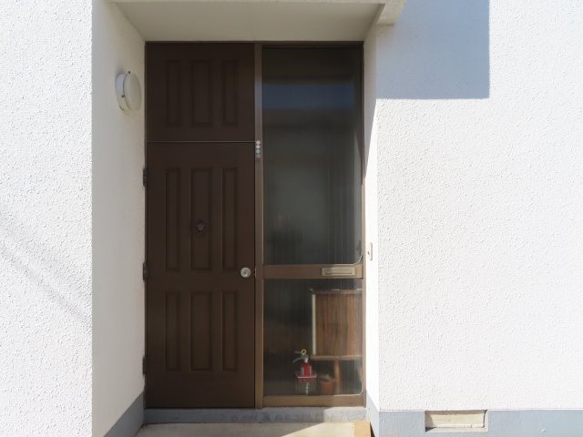 北見市高砂町１２番３号　中古売家の玄関|玄関ドア