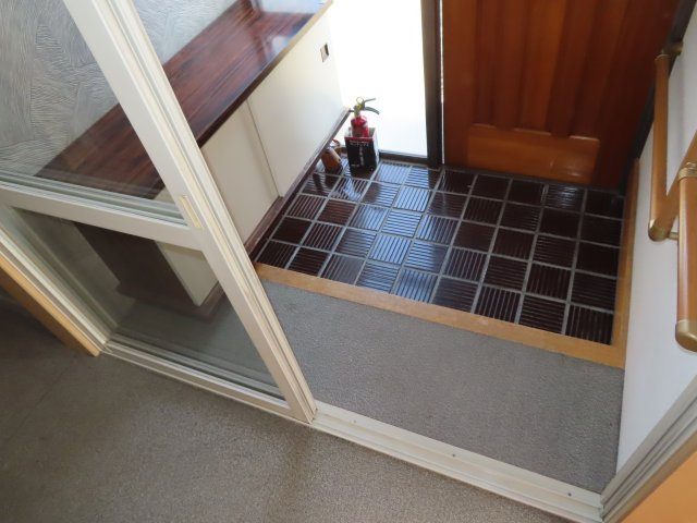 【玄関】 | 北見市高砂町１２番３号　中古売家 | 玄関内観