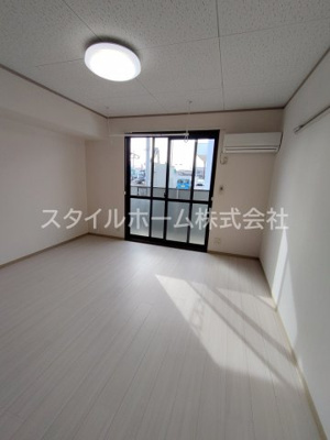 【居間・リビング】 | メゾン・ド・ラヴィ菰口Ⅰ | 別部屋写真です。