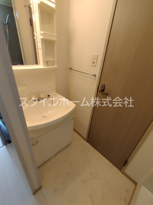 【洗面所】 | メゾン・ド・ラヴィ菰口Ⅰ | 別部屋写真です。