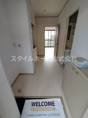 【玄関】 | メゾン・ド・ラヴィ菰口Ⅰ | 別部屋写真です。