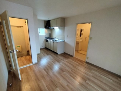 【居間・リビング】 | エバーグリーン三ツ相Ｃ棟