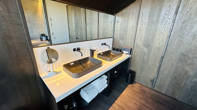 南軽井沢 南平台別荘地 フルリモデル デザイナーハウスの洗面所
