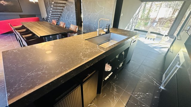 南軽井沢 南平台別荘地 フルリモデル デザイナーハウスのキッチン