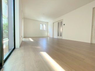 【居間・リビング】 | 小平市栄町3丁目　新築戸建　【全1棟】