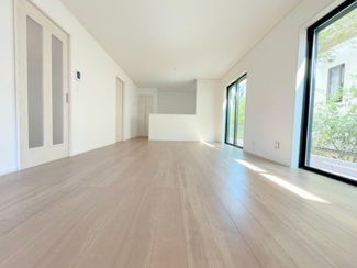 【居間・リビング】 | 小平市栄町3丁目　新築戸建　【全1棟】