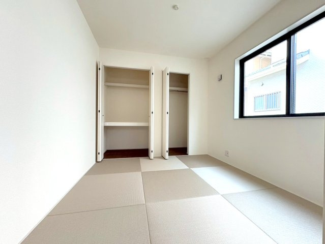 【商談中】リーブルガーデン　岐阜市薬師町　全3区画分譲の和室|一室あると便利な和室は、ご来客時はもちろん、お子様のお昼寝や遊び場、寝室としてもご利用いただけます。
日本の伝統を引き継ぐ、畳のお部屋は癒しの空間となっています。