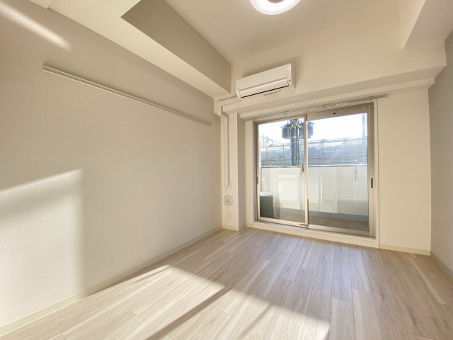 神戸市兵庫区大開通３丁目の賃貸マンションの居間・リビング|リビング室内（床暖房）