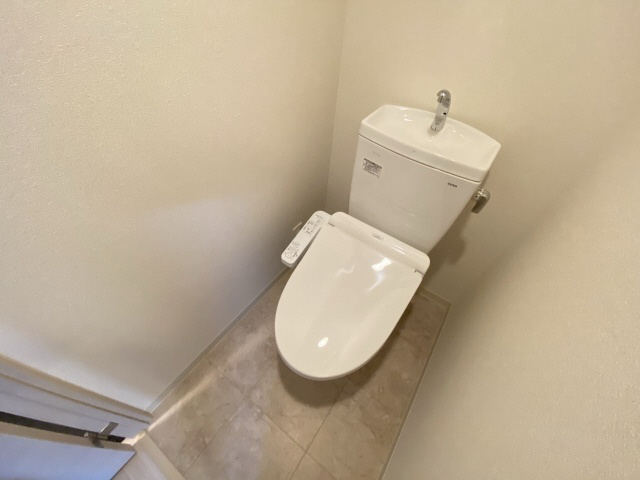 神戸市兵庫区大開通３丁目の賃貸マンションのトイレ|ウォッシュレット付トイレ