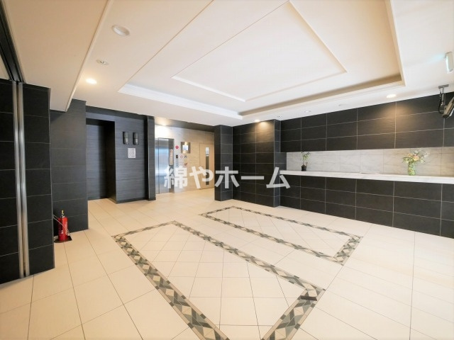 エスリード難波ステーションプラザのロビー|落ち着いたロビーです