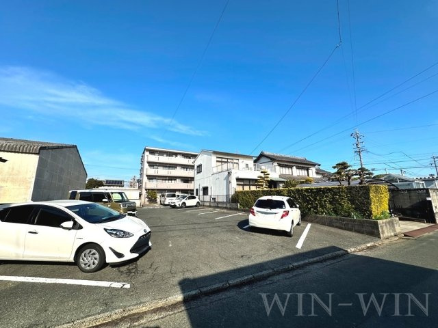春日グリーンフラッツの駐車場