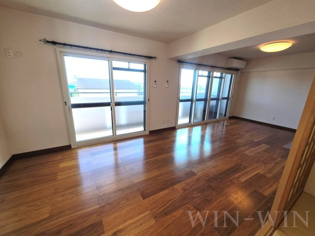 春日グリーンフラッツの居間・リビング