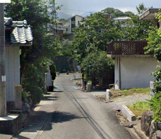 川之江町　売土地 73.08坪の前面道路含む現地写真