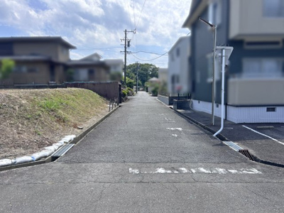 【前面道路含む現地写真】 | 四日市市八千代台２丁目 | 前面道路