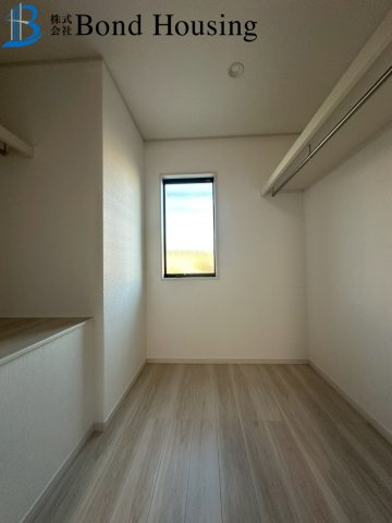 「こだわり設備」「LDK20帖以上」朝霧町 限定1棟の洋室