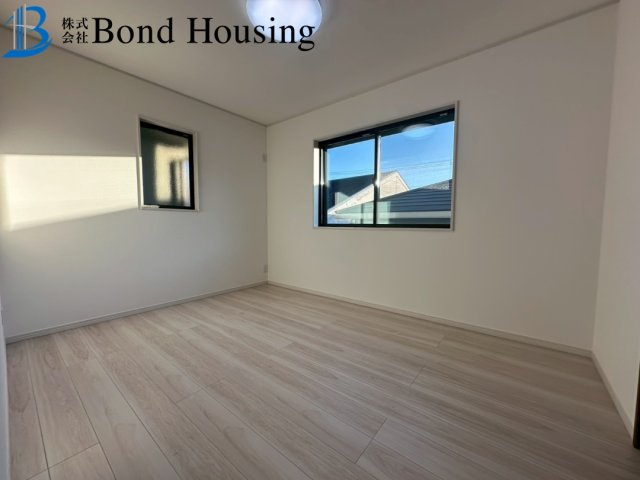 「こだわり設備」「LDK20帖以上」朝霧町 限定1棟の洋室