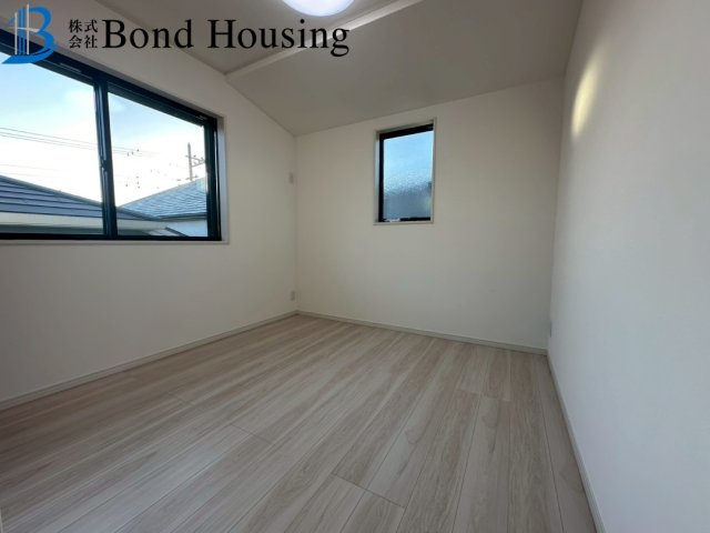 「こだわり設備」「LDK20帖以上」朝霧町 限定1棟の洋室