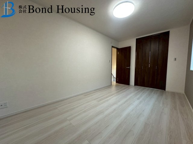 「こだわり設備」「LDK20帖以上」朝霧町 限定1棟の洋室