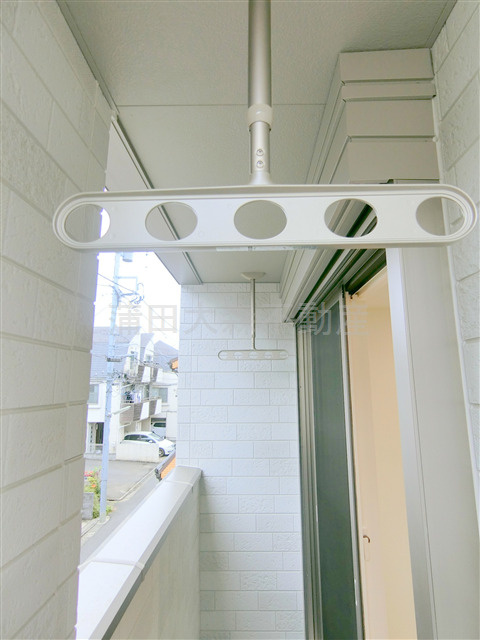 ベルリード西蒲田の外観|物干し金具付きのバルコニー